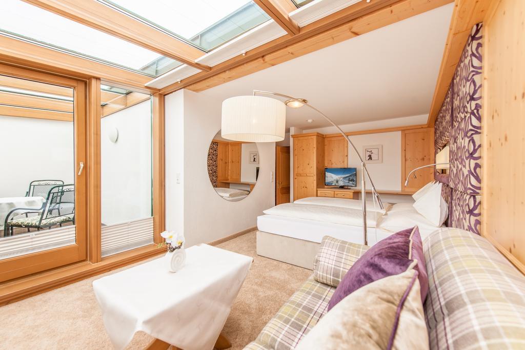 Doppelzimmer mit Balkon